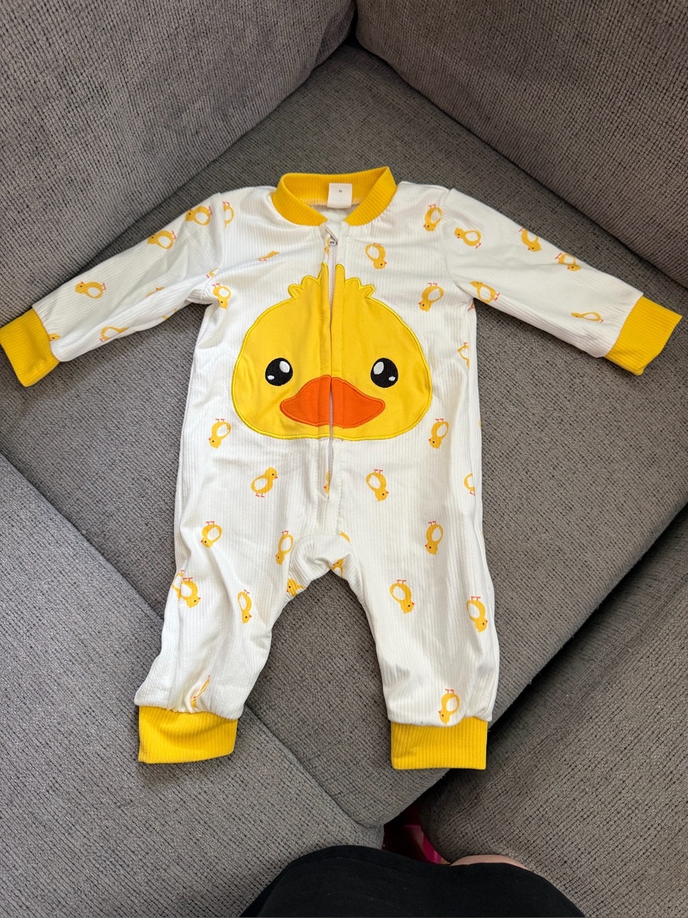 SHEIN White & Yellow Duck Face Baby One-Piece Footie